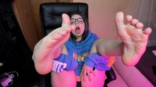 Sexy Cosplay Teen Girl Masturbating & Sucking Dildo On Sex Cam Show